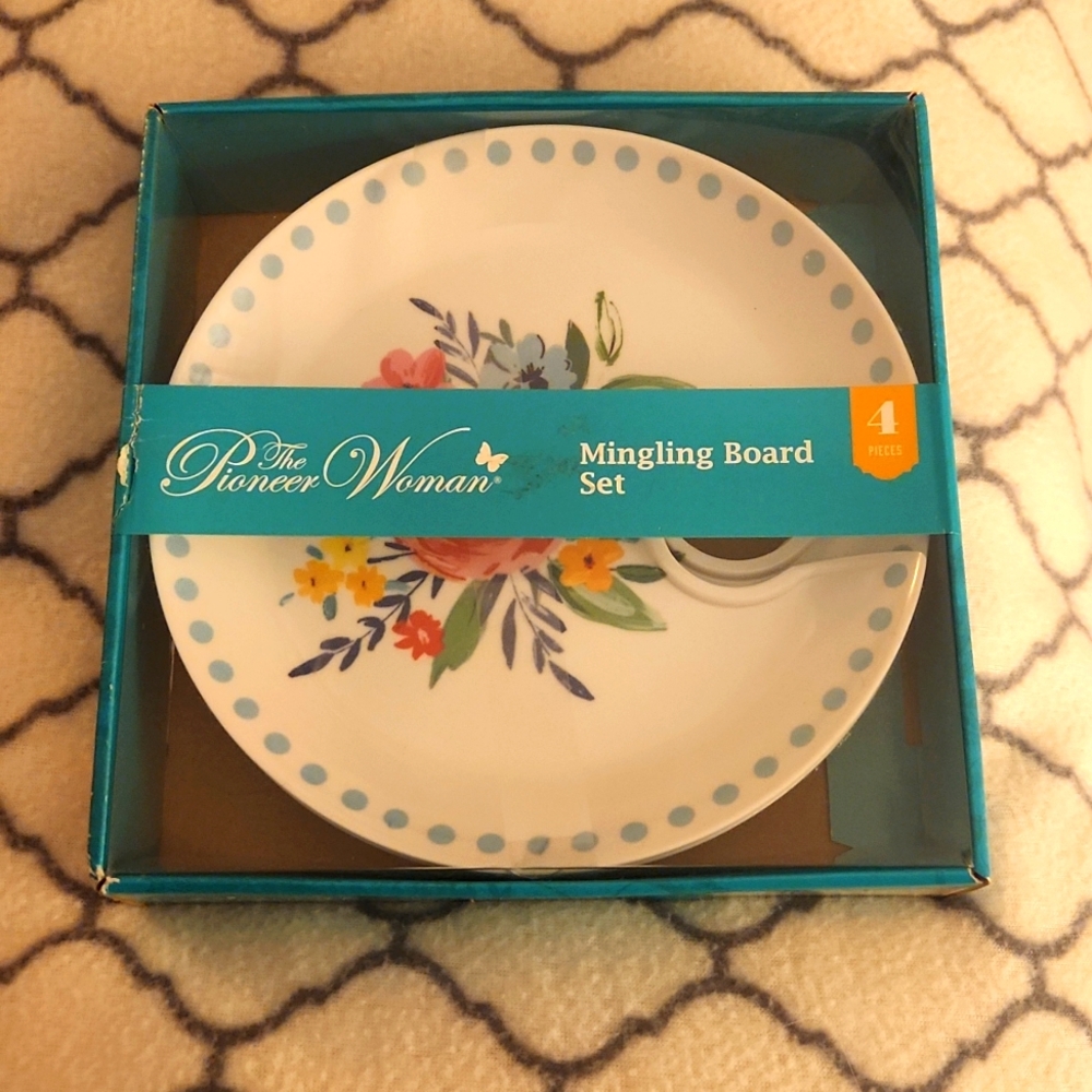 Pioneer woman mingling board set